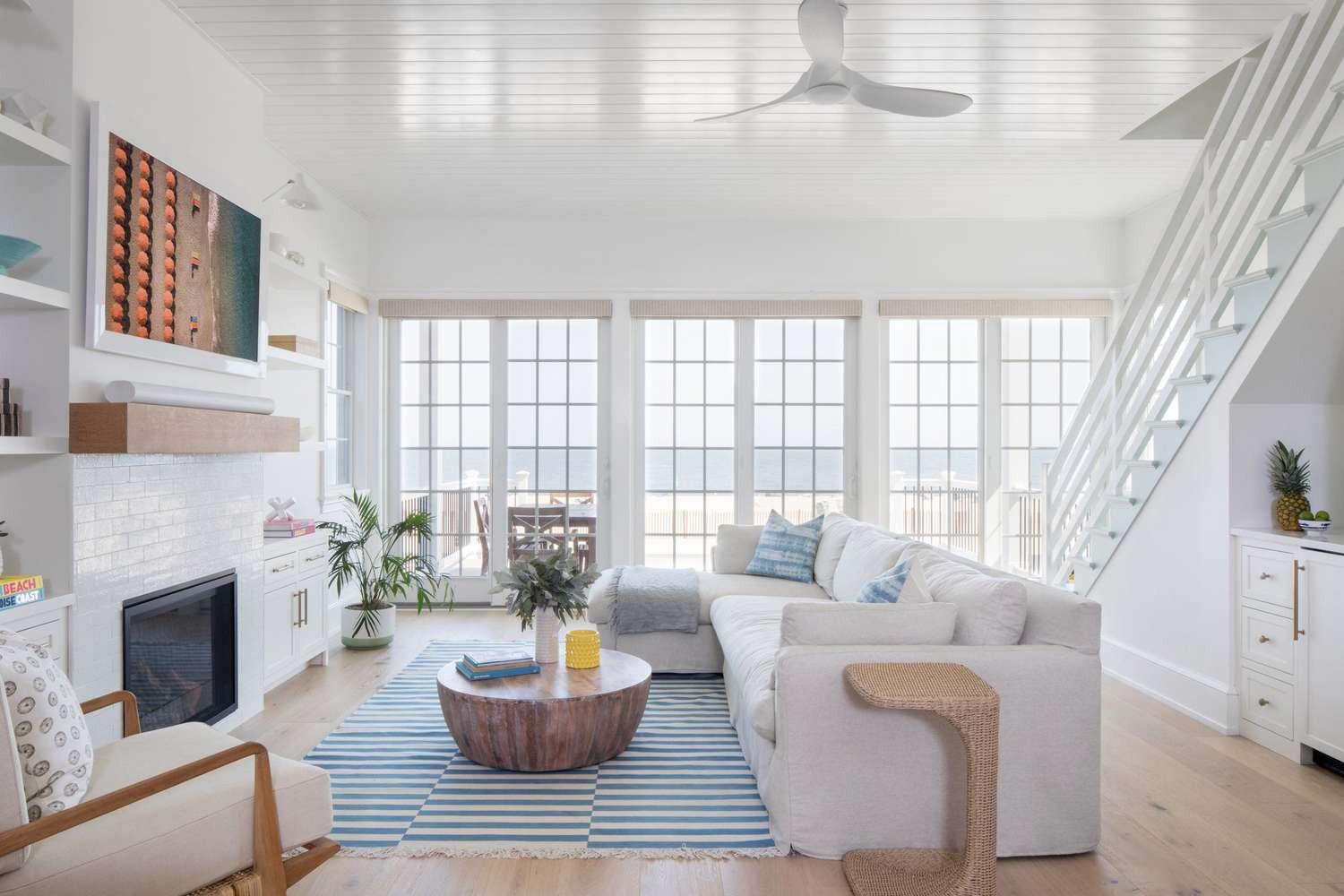 Coastal Living Rooms That Feel Like a Day at the Beach