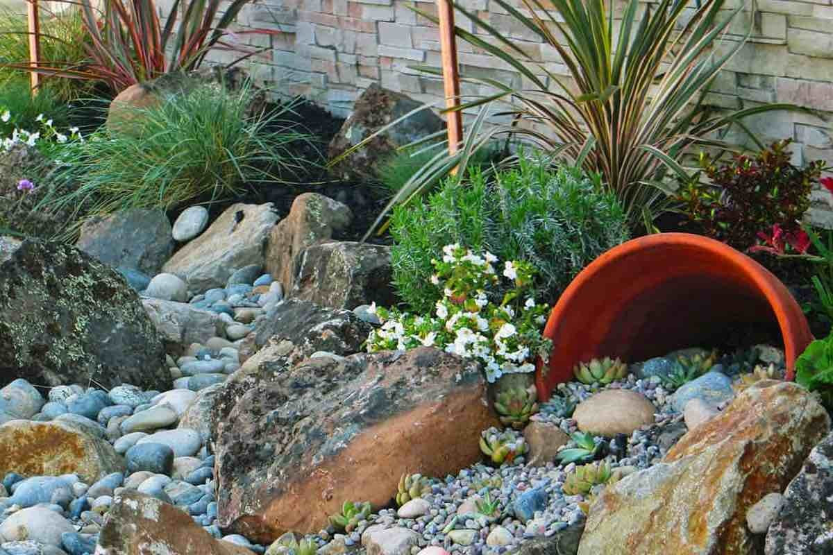 Front Yard Landscaping Ideas with Rocks - Inspiration Guide