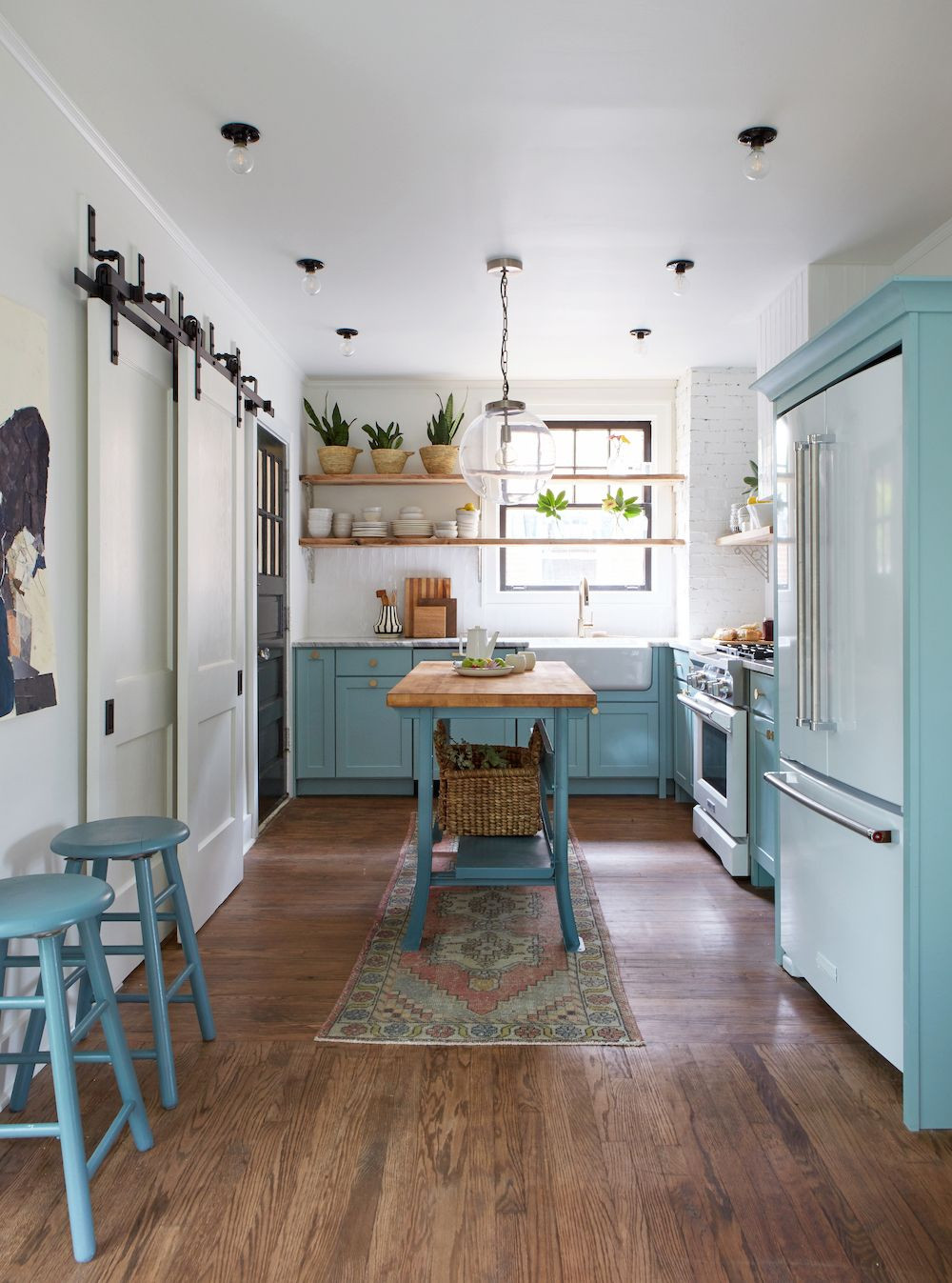 Modern Meets Rustic In These Perfectly Balanced Farmhouse Kitchens