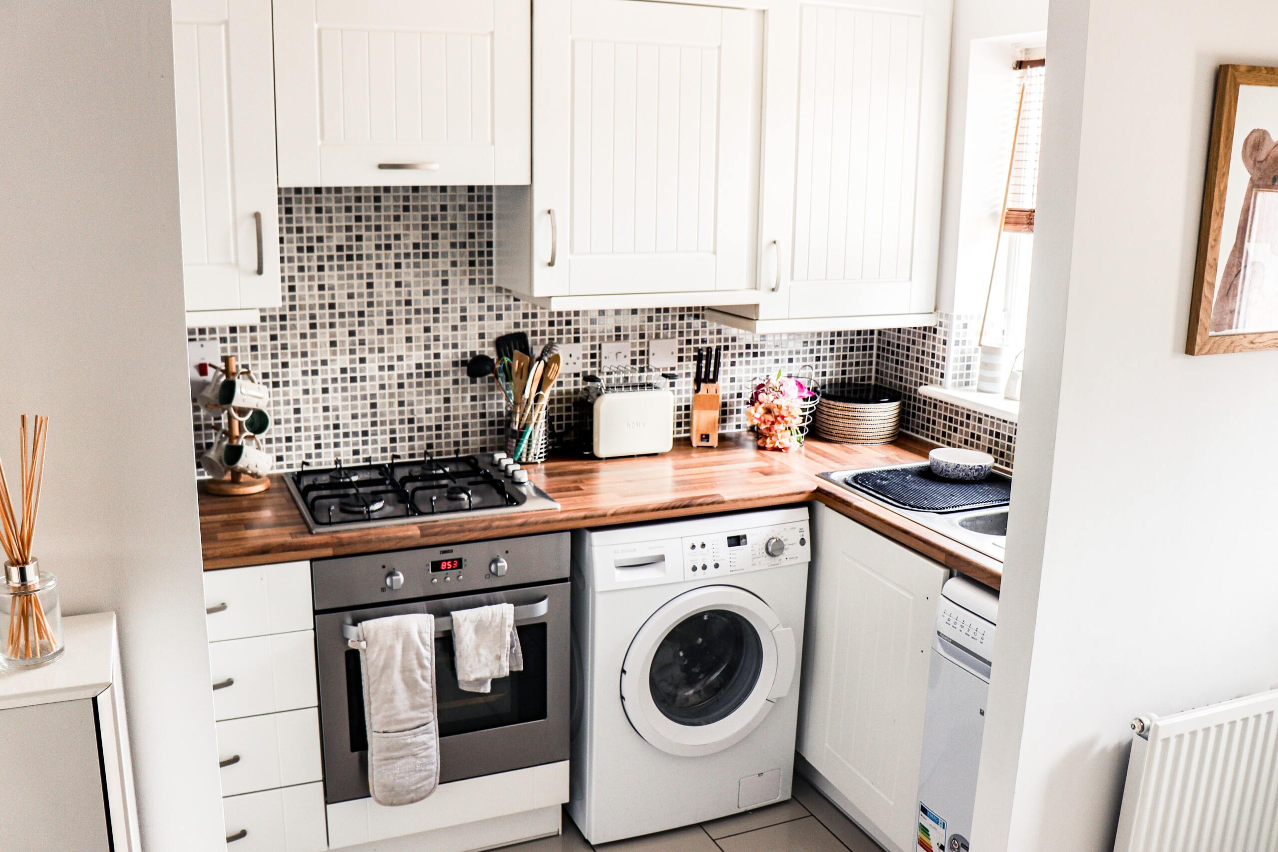 Small Kitchen Renovation Ideas   Top  Tips To Try - Décor Aid