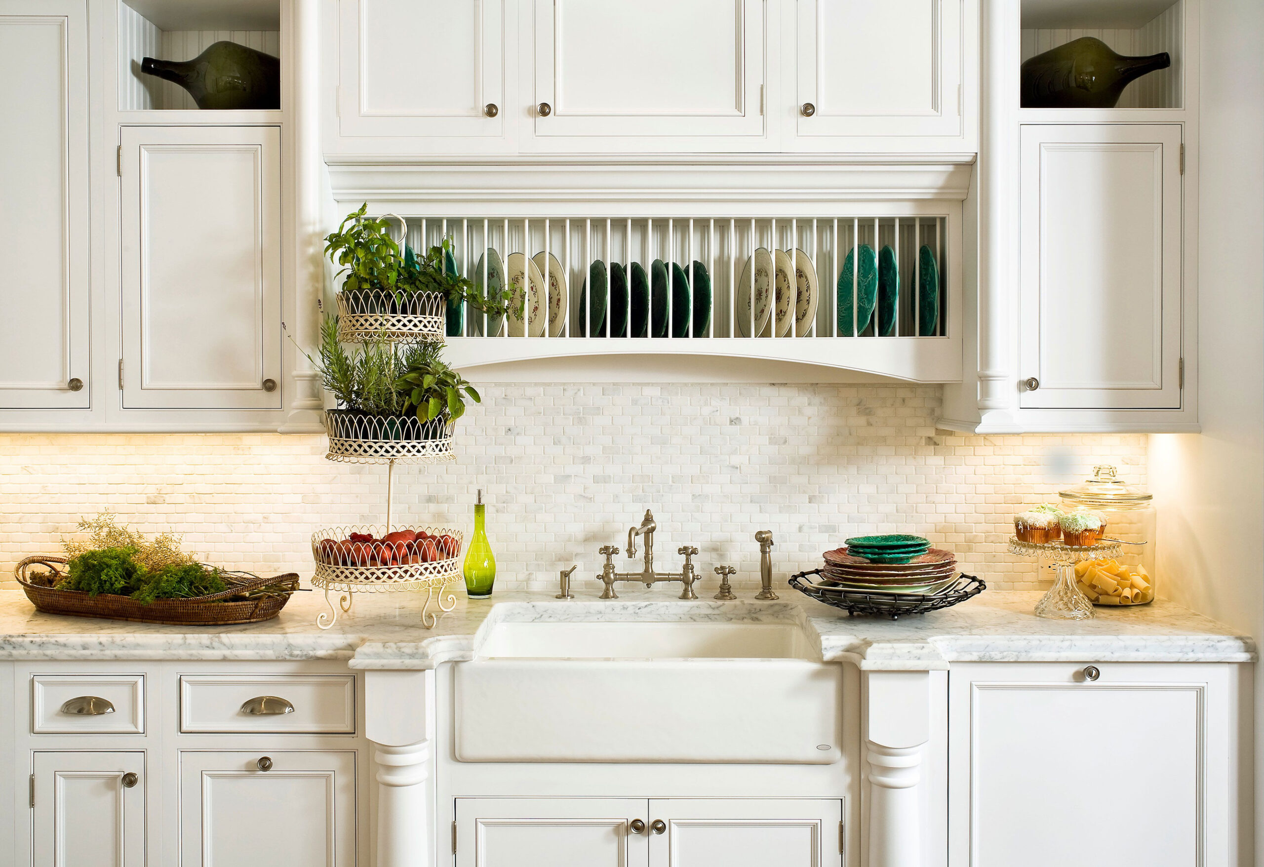 These White Backsplash Ideas Will Brighten Up Your Kitchen Design