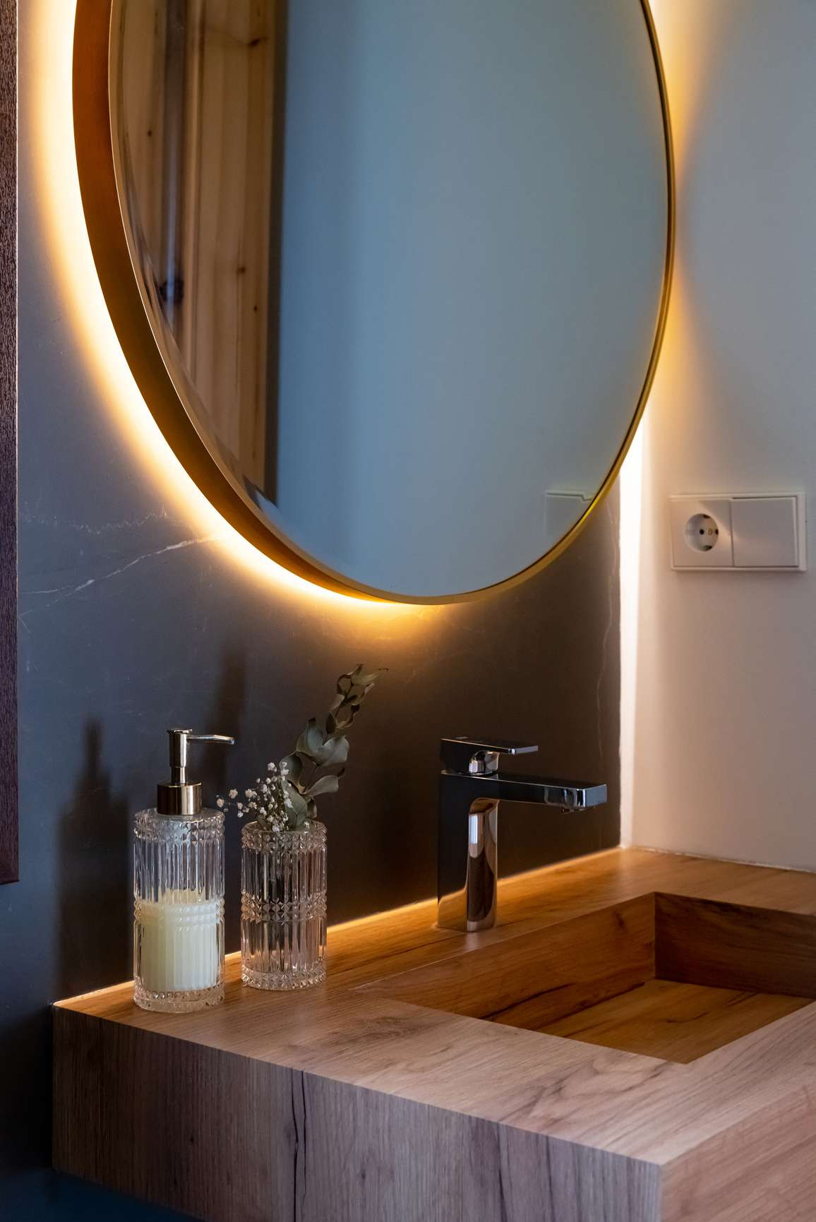 Bathroom Mirror Ideas That Will Dress Up Your Space
