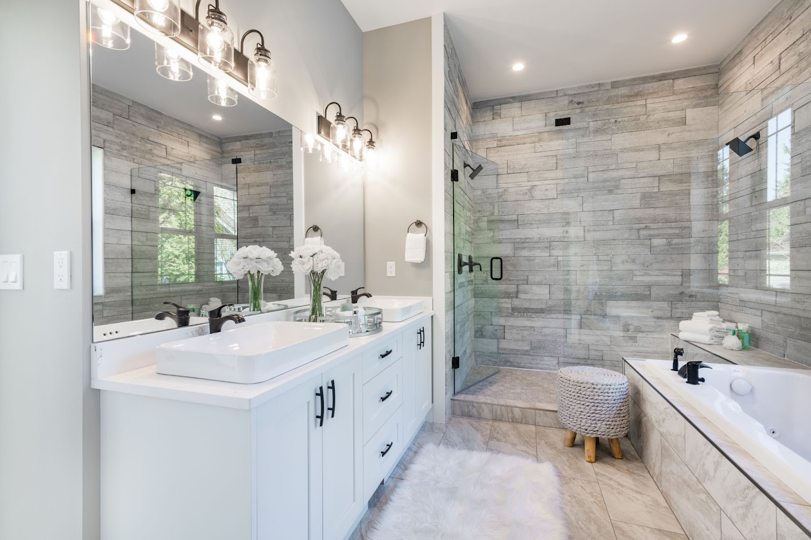 Design Features To Include In Your Luxury Master Bathroom