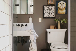 10 Small Bathroom Decor Ideas To Maximize Your Space
