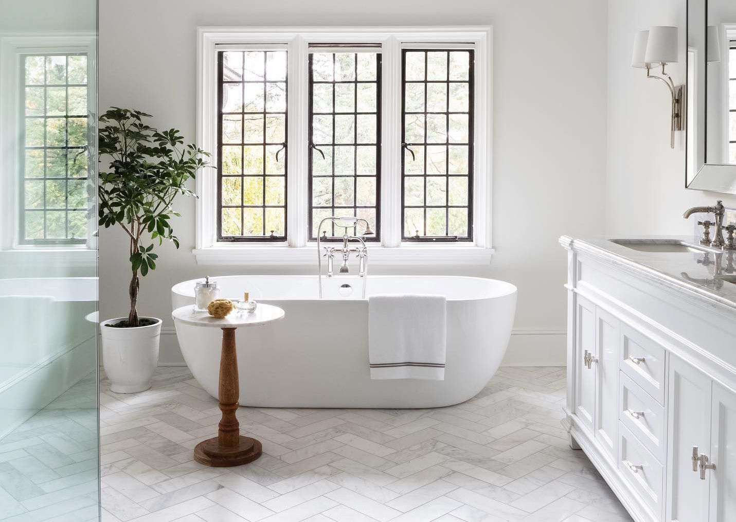 Gray Tile Ideas That Will Make Your Bathroom Standout