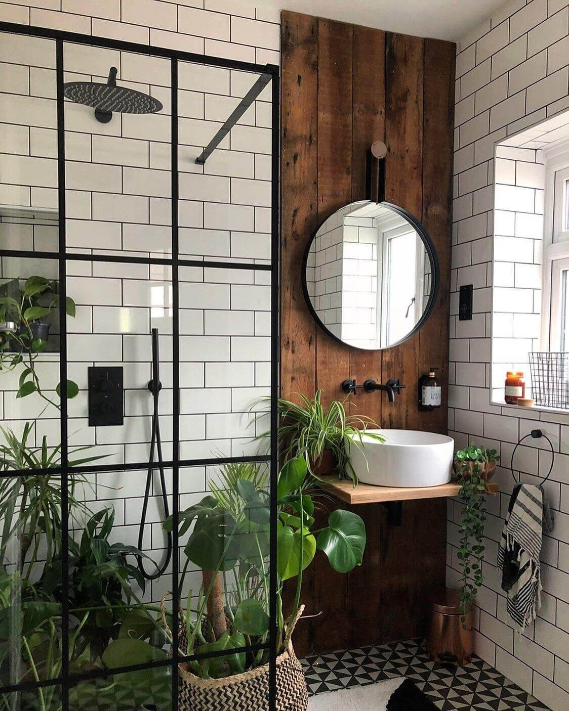 Small Bathroom Ideas & Make It Look Bigger - The Nordroom